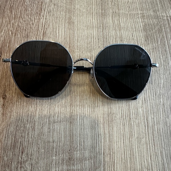 MONCLER SILVER/SMOKE ROUND UNISEX SUNGLASSES ML 0231-K - Picture 6 of 6